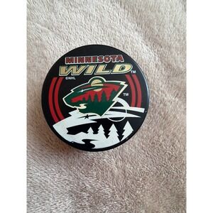 Minnesota Wild NHL Official Hockey Puck In Glas Co Vegum Black Souvenir